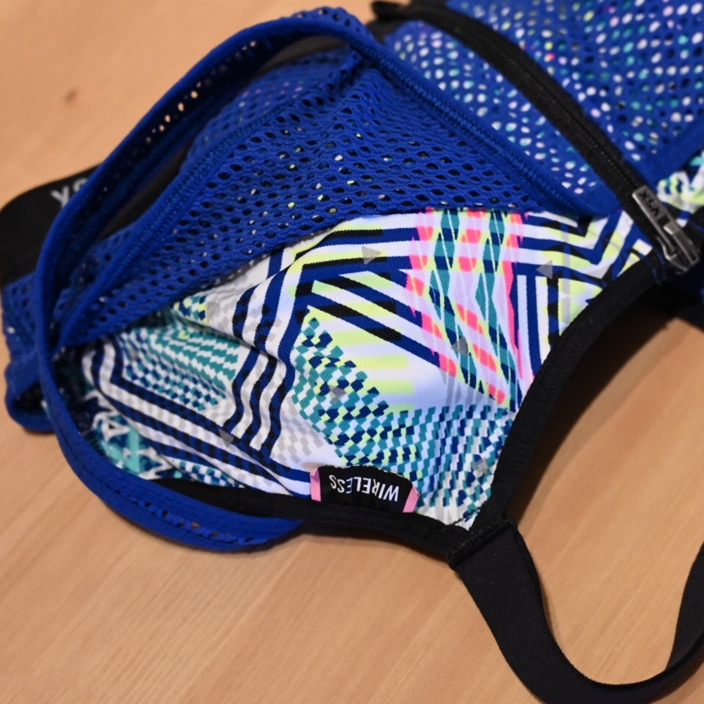 Victoria’s Secret Sport Set - Picture 5 of 6